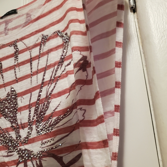 Flowy striped top with flower and rhinestone detailing - Picture 4 of 4